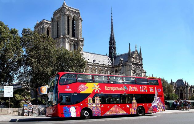 Bus touristiques à Paris